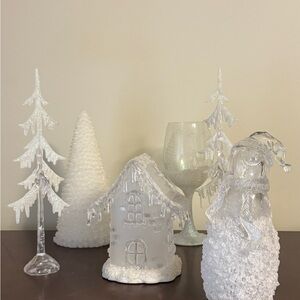 Elegant White Holiday Decor Set